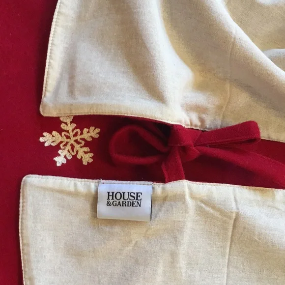 HOUSE & GARDEN | Wool Blend Embroidered Christmas Tree Skirt - Picture 12 of 13